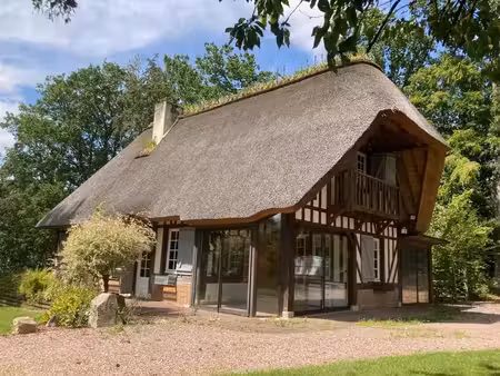 maison en toit de chaume de 118 m2 en surface utile sur un terrain de 5200 m2 à 13 mn de..
