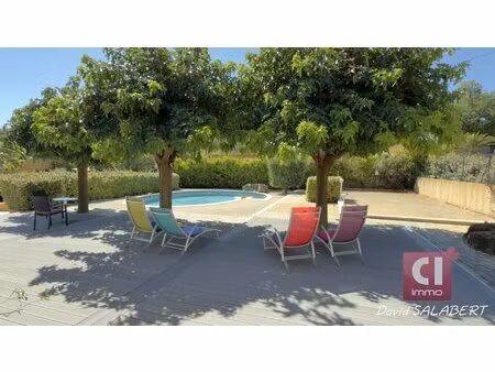 villa type 7 de 204m² avec appartement indépendant et piscine à forcalqueiret