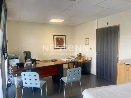 local professionnel de 37 m² avec salle d'attente partagée à yssingeaux