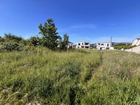 terrain à bâtir dans quartier résidentiel