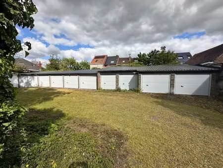 afgesloten garagebox te huur– albrecht rodenbachstraat  s...