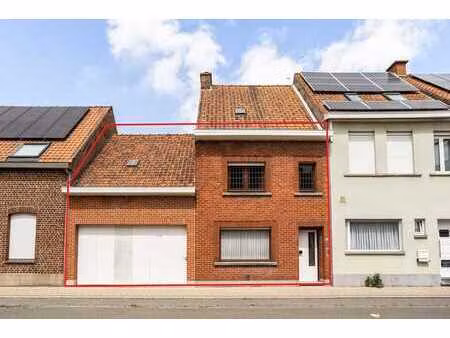 maison familiale avec garage et grand jardin à gullegem