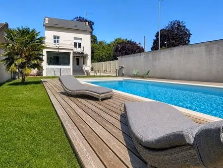 villa 9 pièces 228 m²