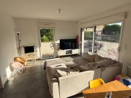 appartement t3 - 61 1m² - cellier - balcon 15 5m² - jardin individuel + partagé - 2 places