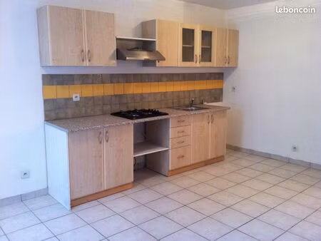 appartement t2 centre ville la tour d'aigues