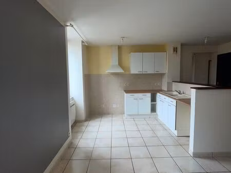 a louer au breuil sur couze (63052)  centre-ville : appartement de 73 m²