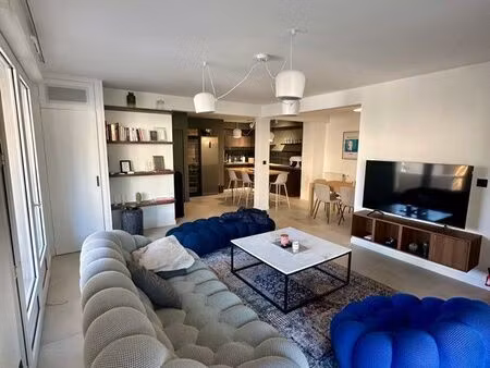 appartement à louer rénové 95 m2 l’etrat
