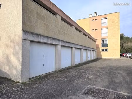 parking/box 16 m² aix-en-provence