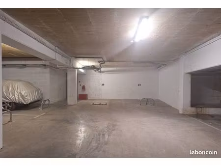 garage 12 m² pertuis