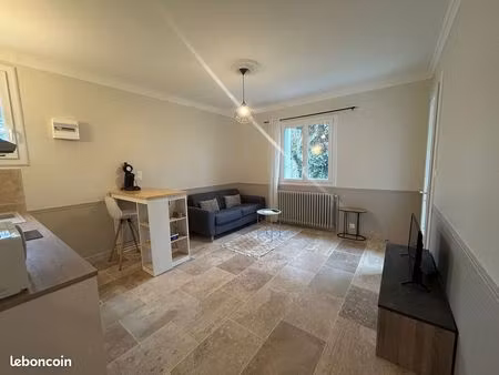 studio meuble tout inclus centre ville avec exterieur et place de parking