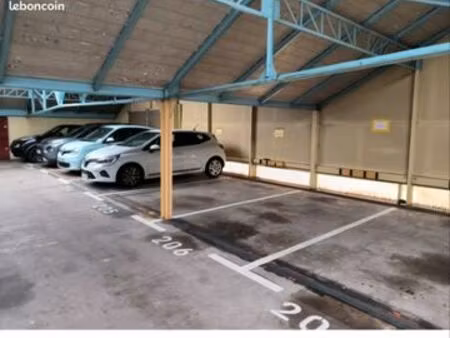 places de parking sécurisées