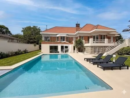 cœur de village  bords de garonne – maison lumineuse 4 chambres + 1 bureau  avec piscine s