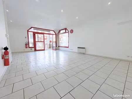 bureaux  local commercial 41 m² cannes-la-bocca