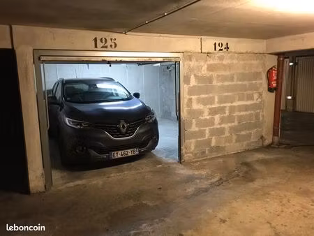 grand garage et stockage 22 m2 accès pmr