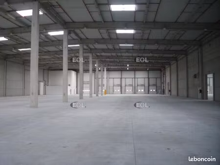 local logistique  bureaux 10 177 m²