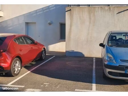 place de parking dans résidence sécurisée
