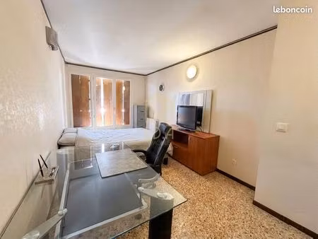 studio 1 pièce 24 m²