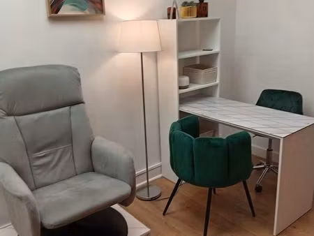 bureau à louer pour prothésiste ongulaire dans un institut de beauté au vieux port