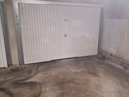 box fermée – résidence sécurisée – marseille 13003