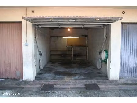 location garage box fermé 15m² - marseille 11e (la valbarelle)