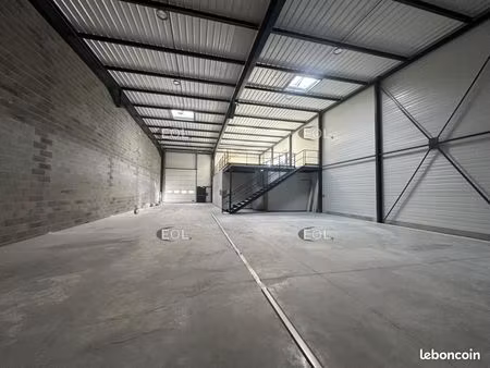 local d'activité 493 m²