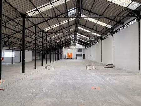 local d'activité 1 957 m²