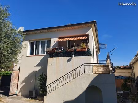 vend 2 apparemments deux-pièces dans villa