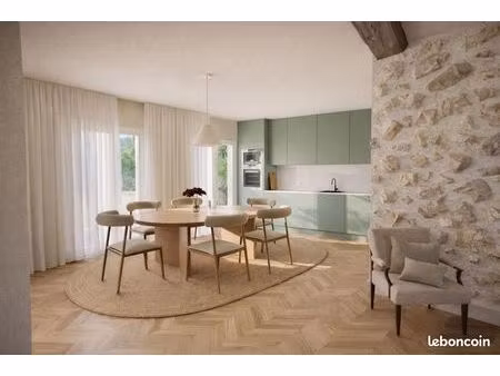 vieil antibes 3 pieces traversant dernier etage avec un exterieur