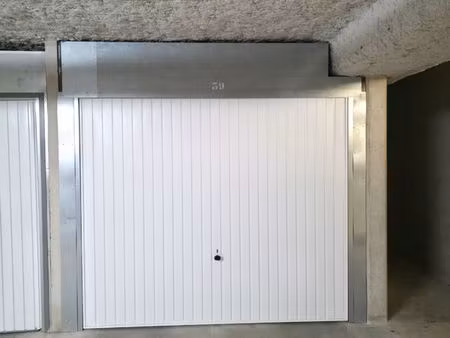 box 13 m2  à rousset dans une résidence sécurisée