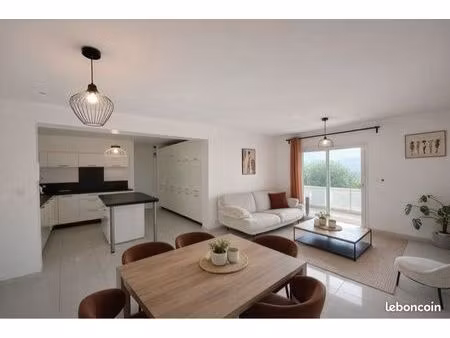 rare à la vente – 4 pièces avec terrasses et piscine à saint-jeannet
