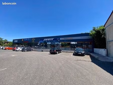 local commercial 300 m²