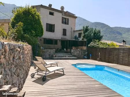 villa provençale 5 niveaux - piscine  jardin de 1100 m2 - vallée de la vésubie - 30 min de