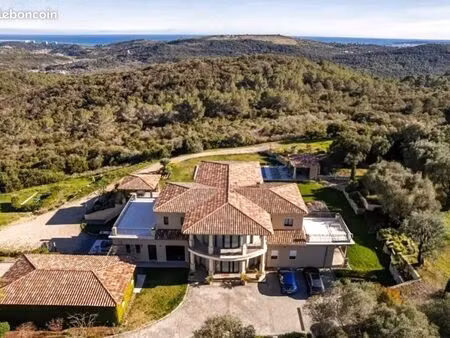 villa 11 pièces 596 m²