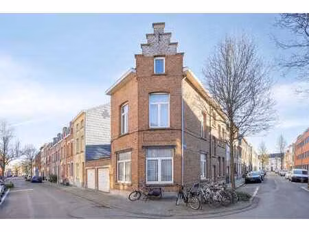 maison à rénover dans un quartier calme près du centre