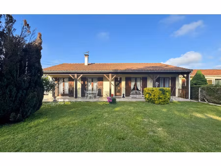 maison montrem m² t-4 à vendre  194 400 €