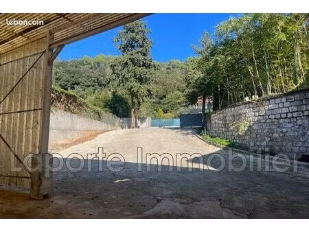local industriel 250 m²