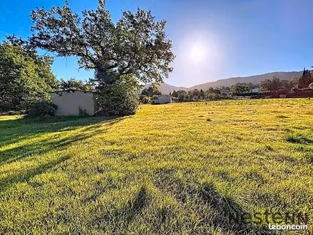 terrain 1517 m² trets