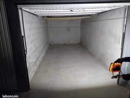 loue garage fermé sécurisé