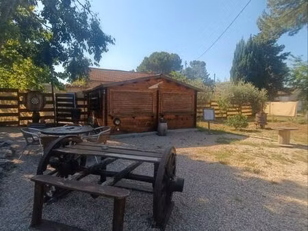 location kiosque commercial avec terrasse et parking