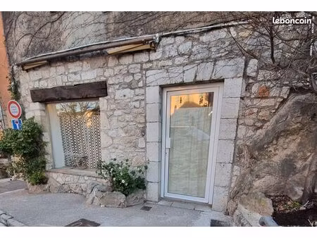 local commercial / professionnel 37 m² – vitrine – centre village – rénové à neuf
