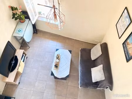 petit duplex dans le vieil antibes pour l'été - libre 11 juillet 2026