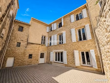 immeuble 3 pièces 230 m²