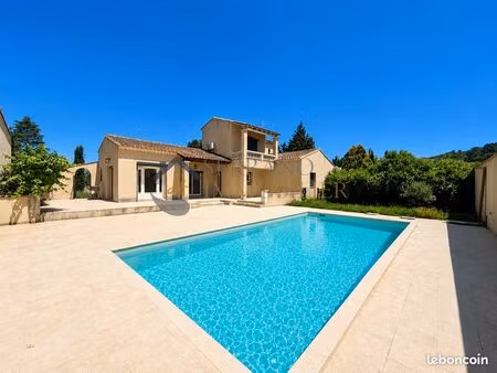 propriété 8 pièces 150 m²
