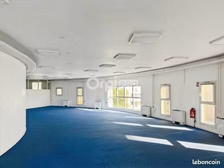 bureau 302 m²