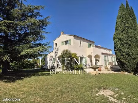 propriété 6 pièces 240 m²