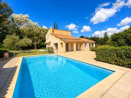 propriété 8 pièces 241 m²