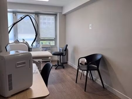 location de bureau/cabine de soins à la journée