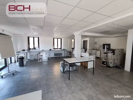 bureaux 77 m²