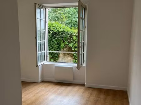 bazas t2 bis 1er étage 3 rue mongin