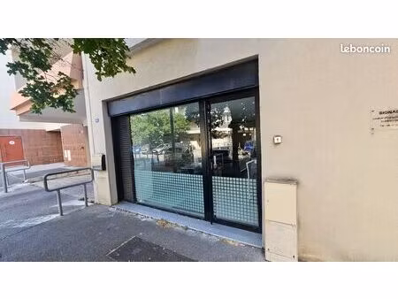 local professionnel 34m² avec vitrine – aubagne centre – clé en main - faibles charges